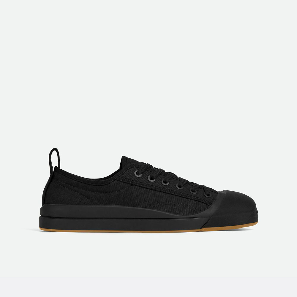 Bottega Veneta Vulcan Sneaker in Black 741360 V2R1 01000: Image 1