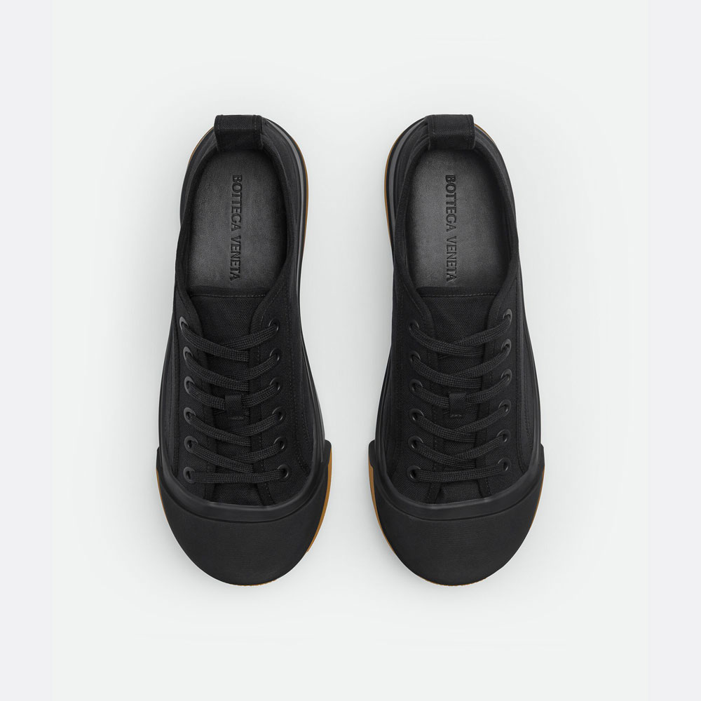 Bottega Veneta Vulcan Sneaker in Black 741360 V2R1 01000: Image 2