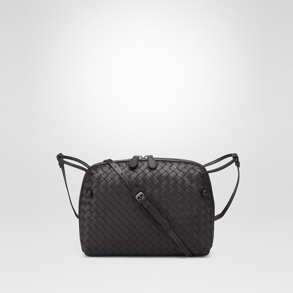 Bottega Veneta messenger bag in nero intrecciato nappa 45325220ER: Image 1