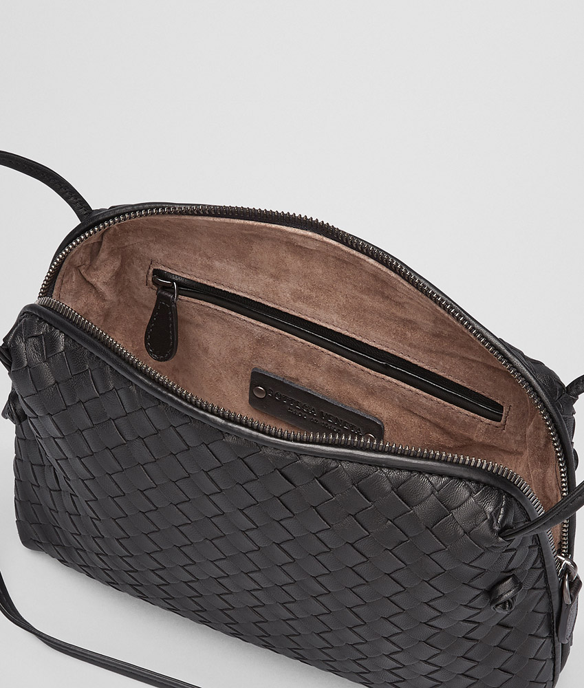 Bottega Veneta messenger bag in nero intrecciato nappa 45325220ER: Image 3