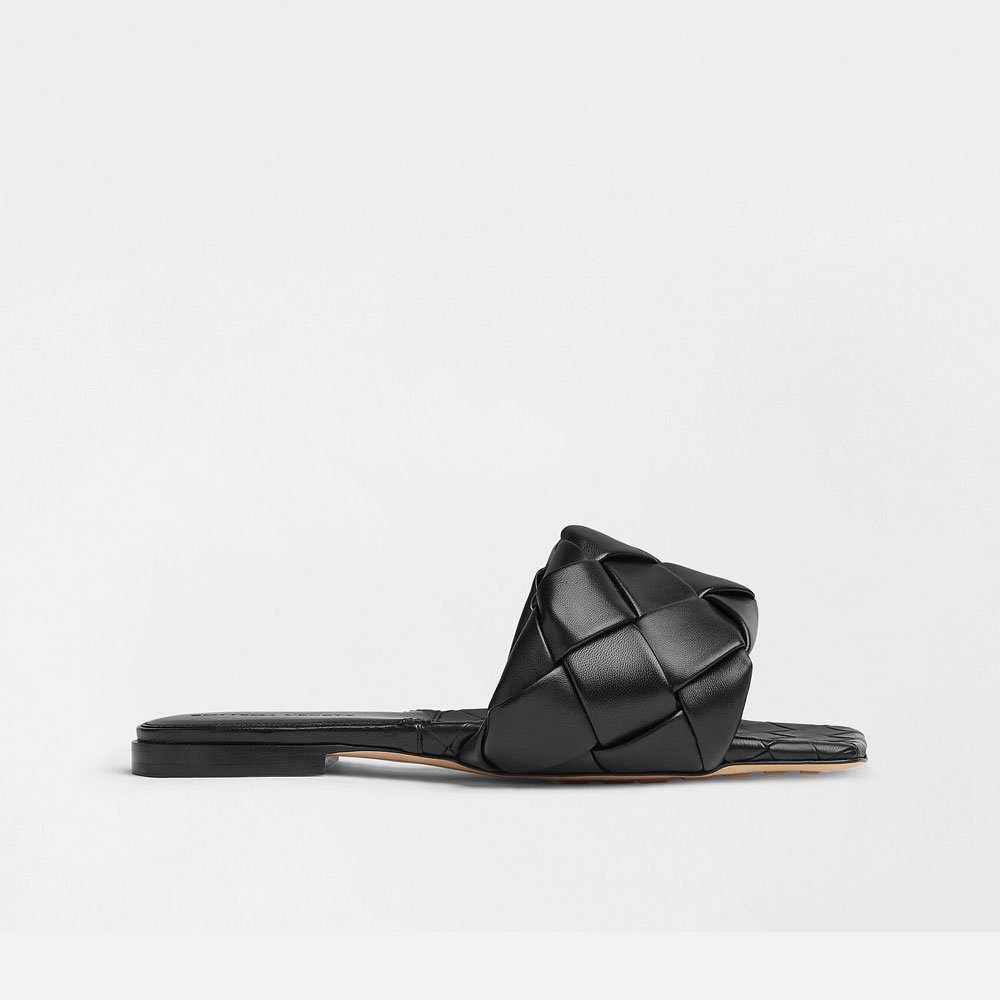 Bottega Veneta Lido Flat Sandal in Black 608853 VBSS 01000: Image 1