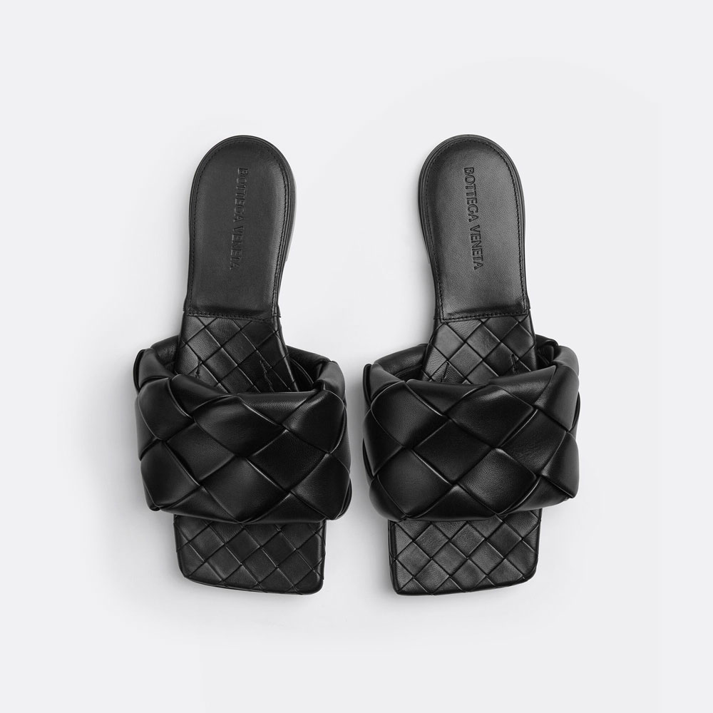 Bottega Veneta Lido Flat Sandal in Black 608853 VBSS 01000: Image 2