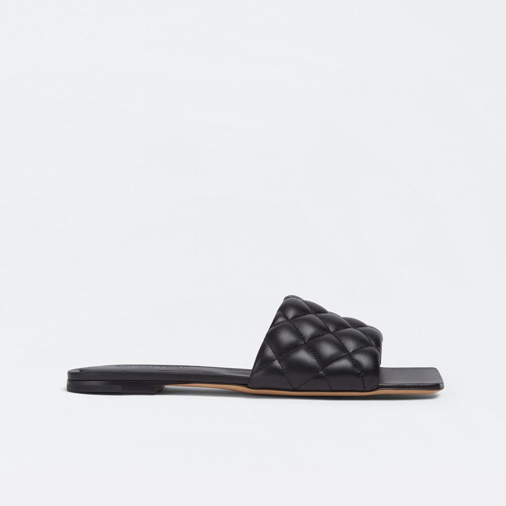 Bottega Veneta Padded Flat Sandal in Nero 627710 VBRR 01000: Image 1