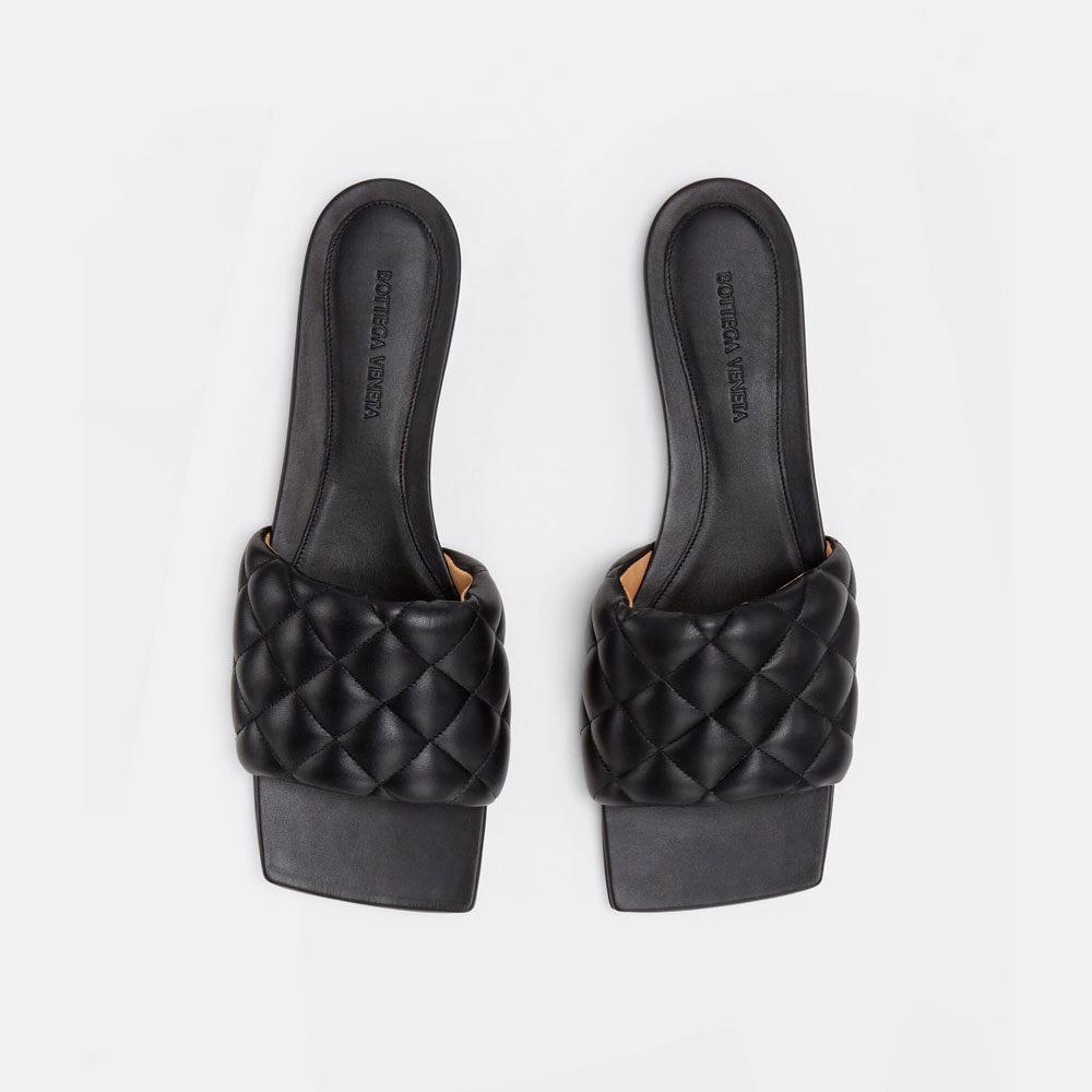 Bottega Veneta Padded Flat Sandal in Nero 627710 VBRR 01000: Image 2