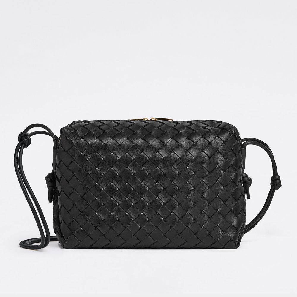 Bottega Veneta Medium Loop Camera Bag in Black 680256 V1G1 18425: Image 1