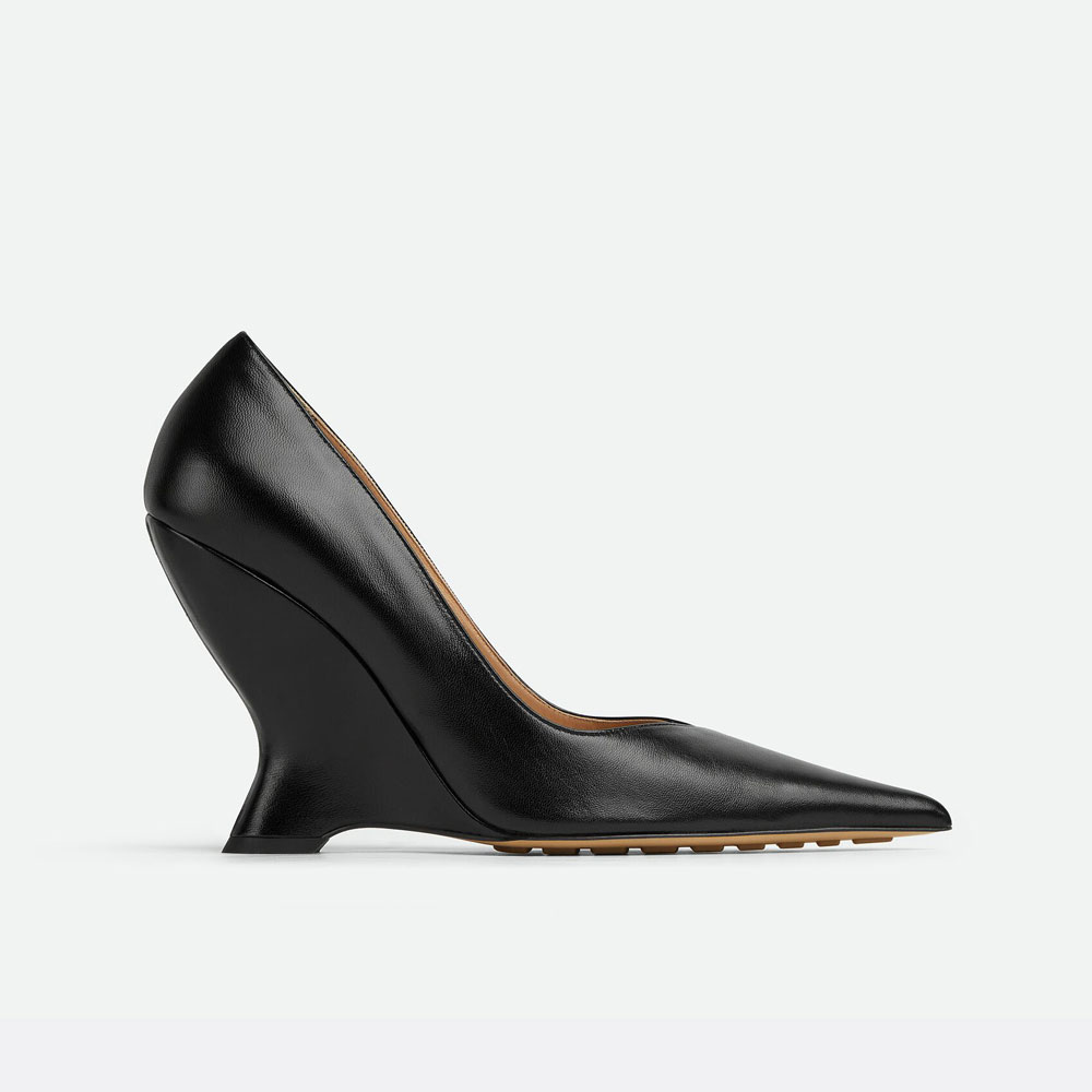 Bottega Veneta Punta Pump in Black 716210 V2EI 01000: Image 1