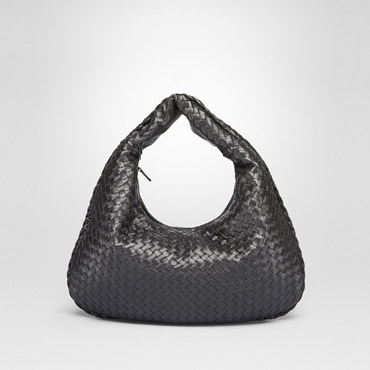 Bottega Veneta medium veneta bag in nero intrecciato nappa 45249811LW