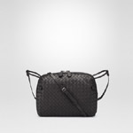 Bottega Veneta messenger bag in nero intrecciato nappa 45325220ER