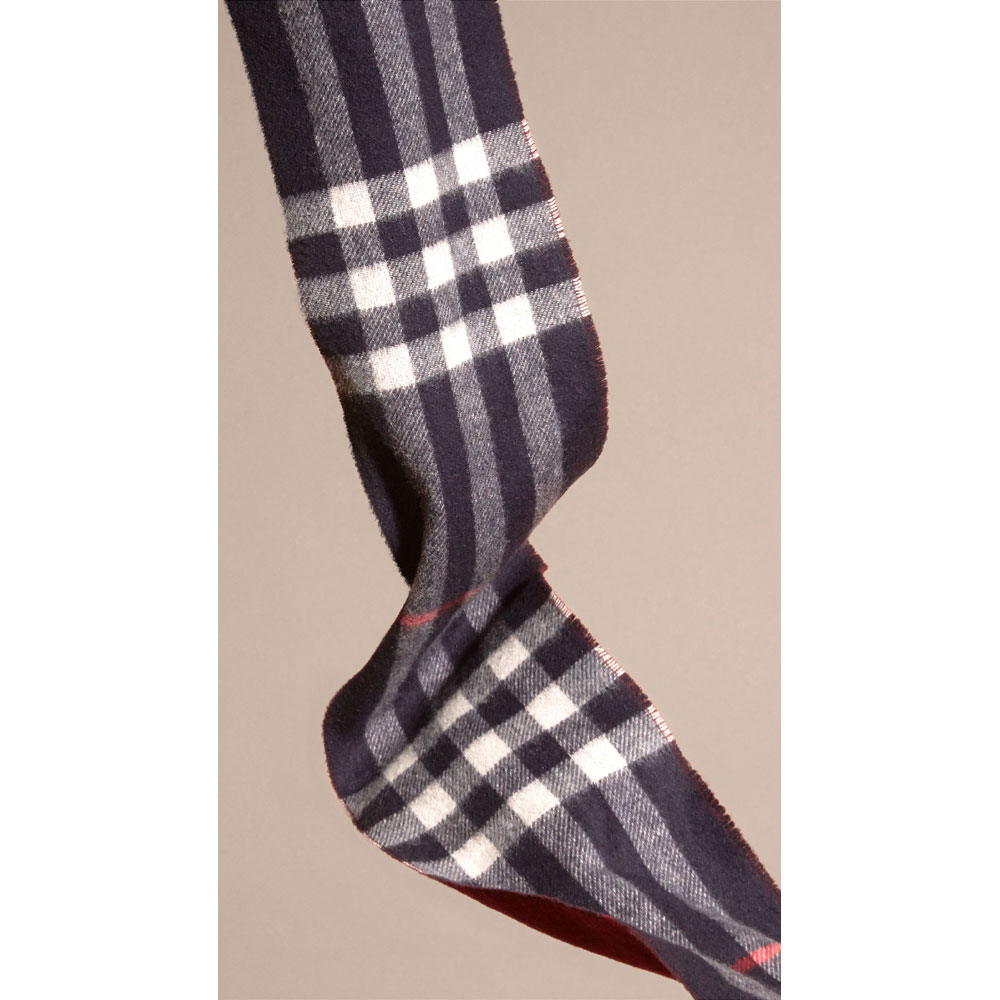 Burberry Slim Reversible Cashmere Scarf in Check Navy claret 40238951: Image 2