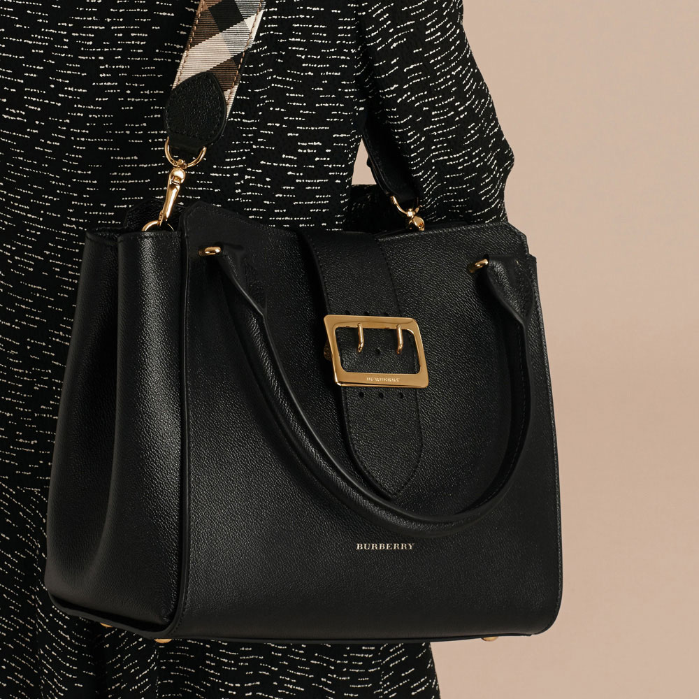 Burberry Medium Buckle Tote in Grainy Leather Black 40290221: Image 2