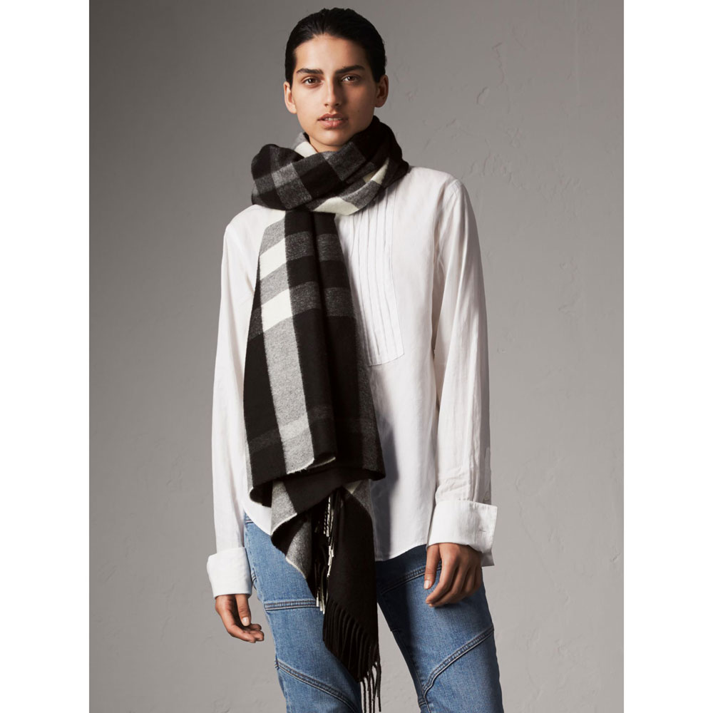 Burberry Check Cashmere and Wool Poncho in Black 40594451: Image 4