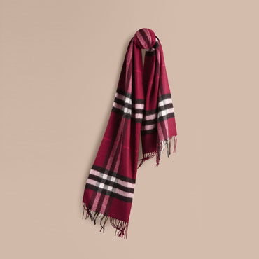 Burberry Classic Cashmere Scarf in Check Plum 39941531