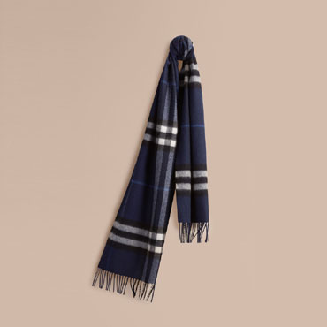 Burberry Classic Cashmere Scarf in Check Indigo Blue 39943061