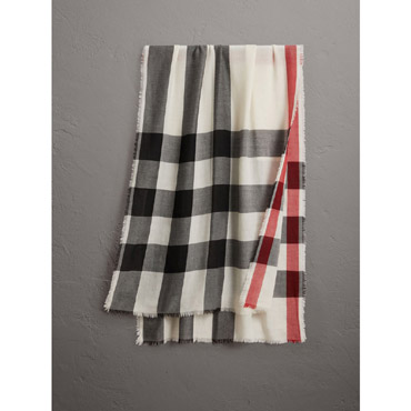 Burberry Lightweight Cashmere Scarf in Check 40583551