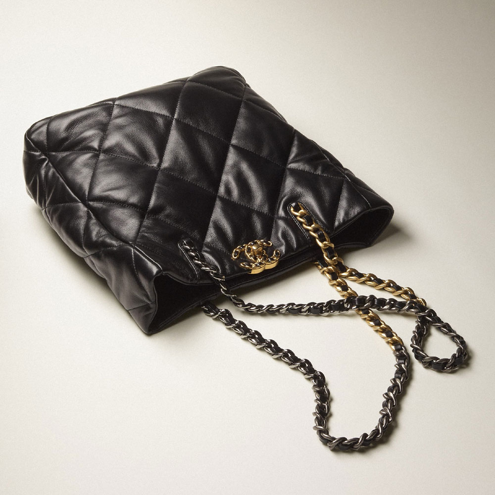 Chanel 19 Shopping Bag Shiny lambskin AS3519 B04852 94305: Image 2