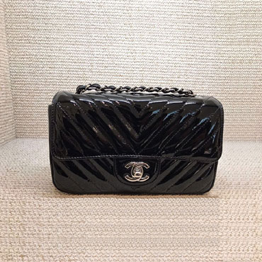 Chanel Mini Chervon Patent Flap Bag A69900 Y10851 91498