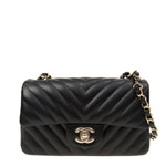 Chanel Classic Mini Chevron Flap bag A69900 Y10851 94305