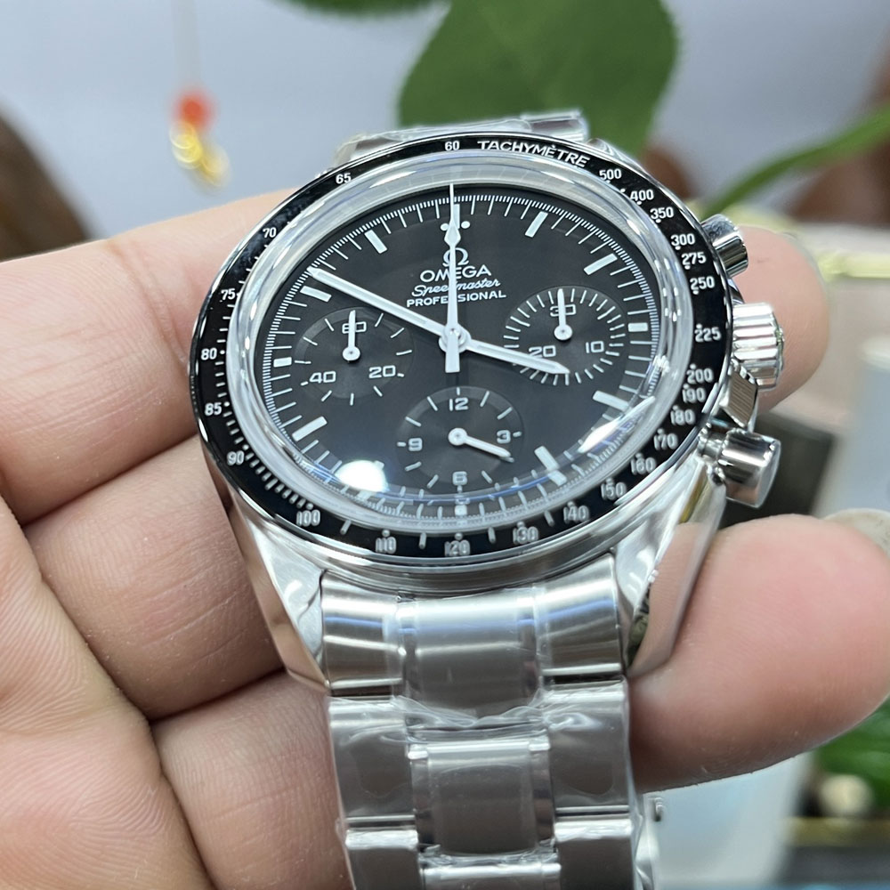 Omega Speedmaster 310.30.42.50.01.002 Watch: Image 2