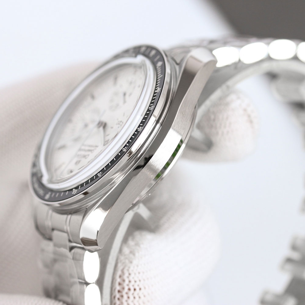 Omega Speedmaster 310.60.42.50.02.001 Watch: Image 4
