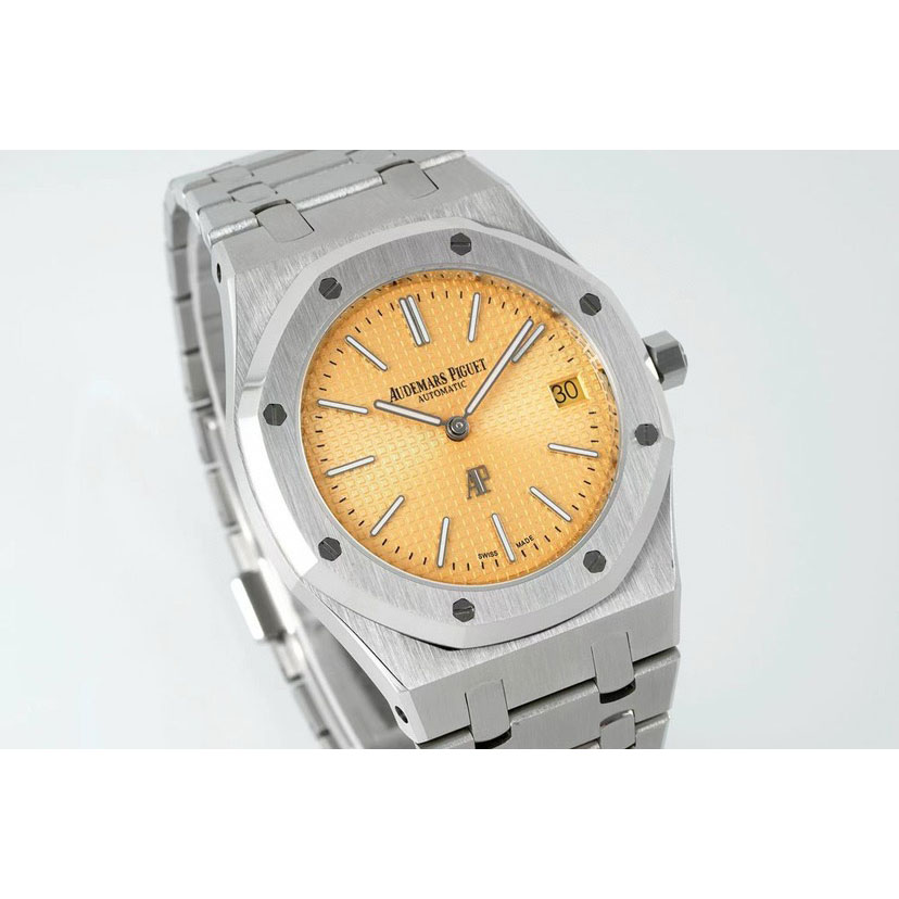 Audemars Piguet Royal Oak 15202BC.OO.1240BC.01 Watch: Image 2