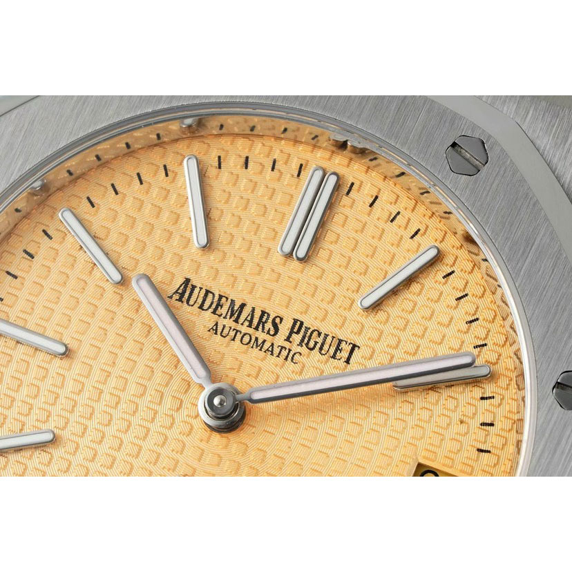 Audemars Piguet Royal Oak 15202BC.OO.1240BC.01 Watch: Image 3