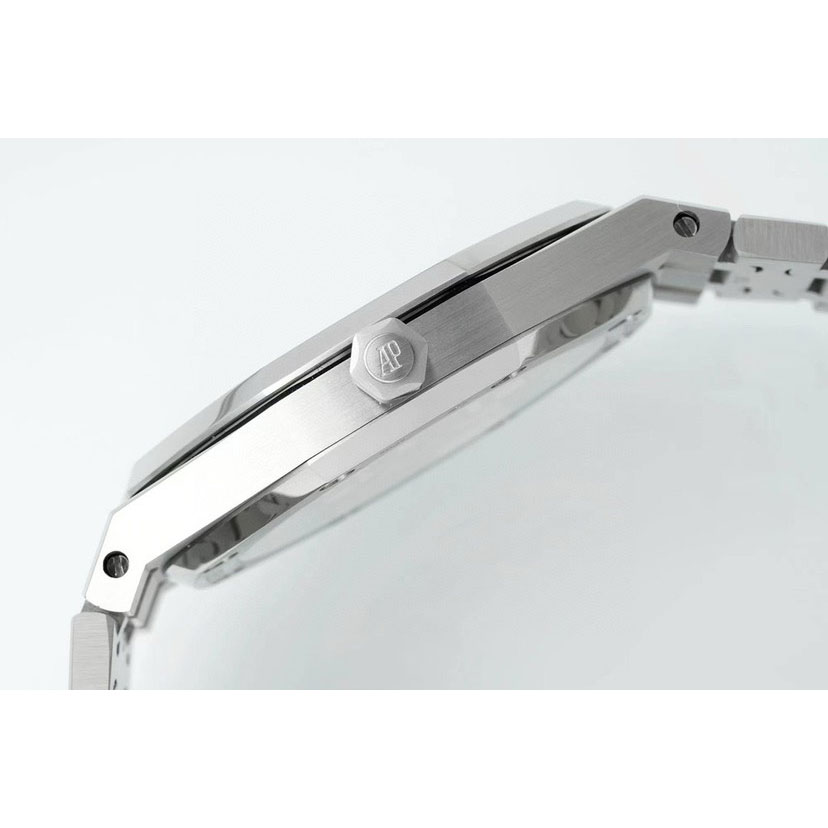 Audemars Piguet Royal Oak 15202BC.OO.1240BC.01 Watch: Image 5