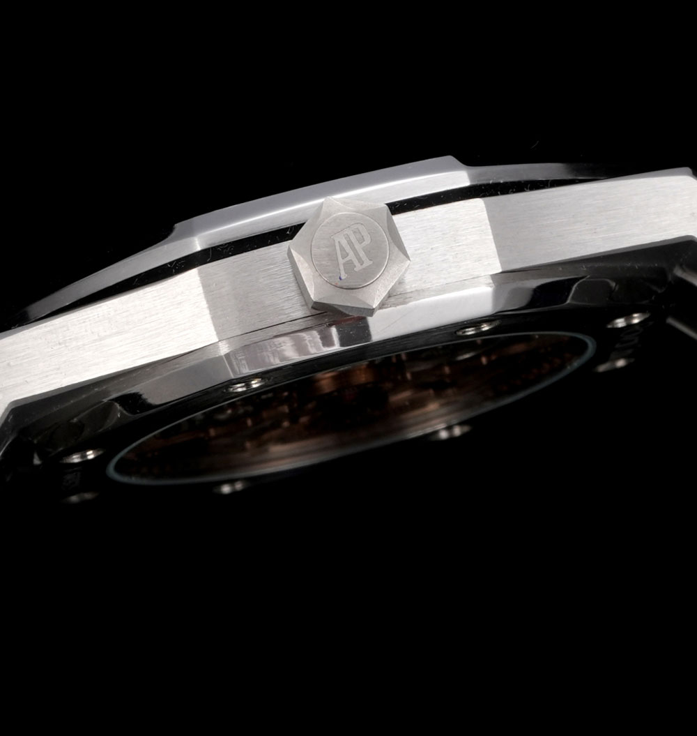 Audemars Piguet Royal Oak 15202BC.ZZ.1241BC.01 Watch: Image 3