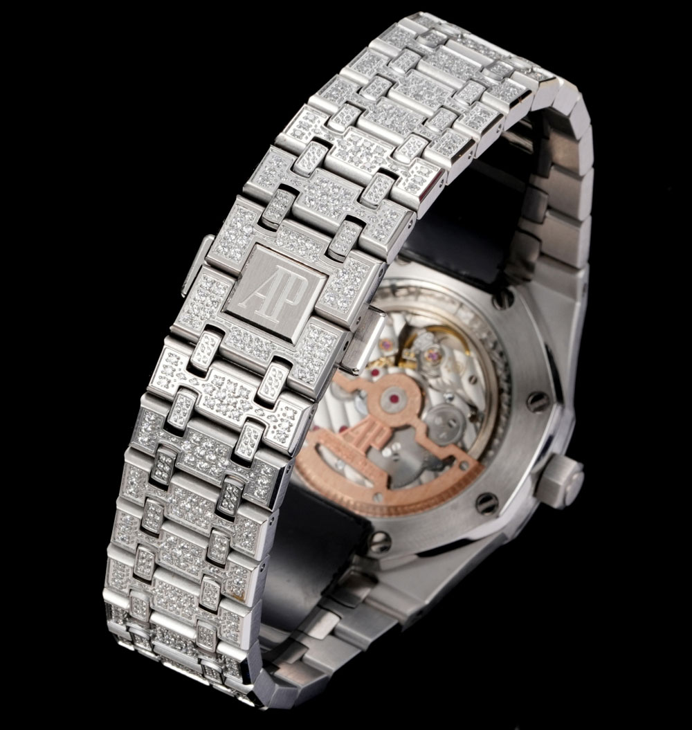 Audemars Piguet Royal Oak 15202BC.ZZ.1241BC.01 Watch: Image 4