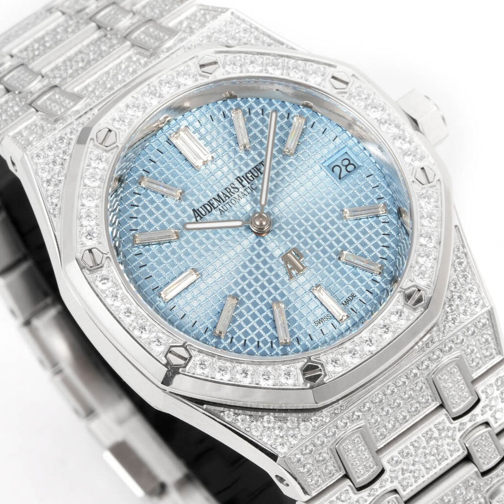Audemars Piguet Royal Oak 15202BC.ZZ.1241BC.02 Watch: Image 2