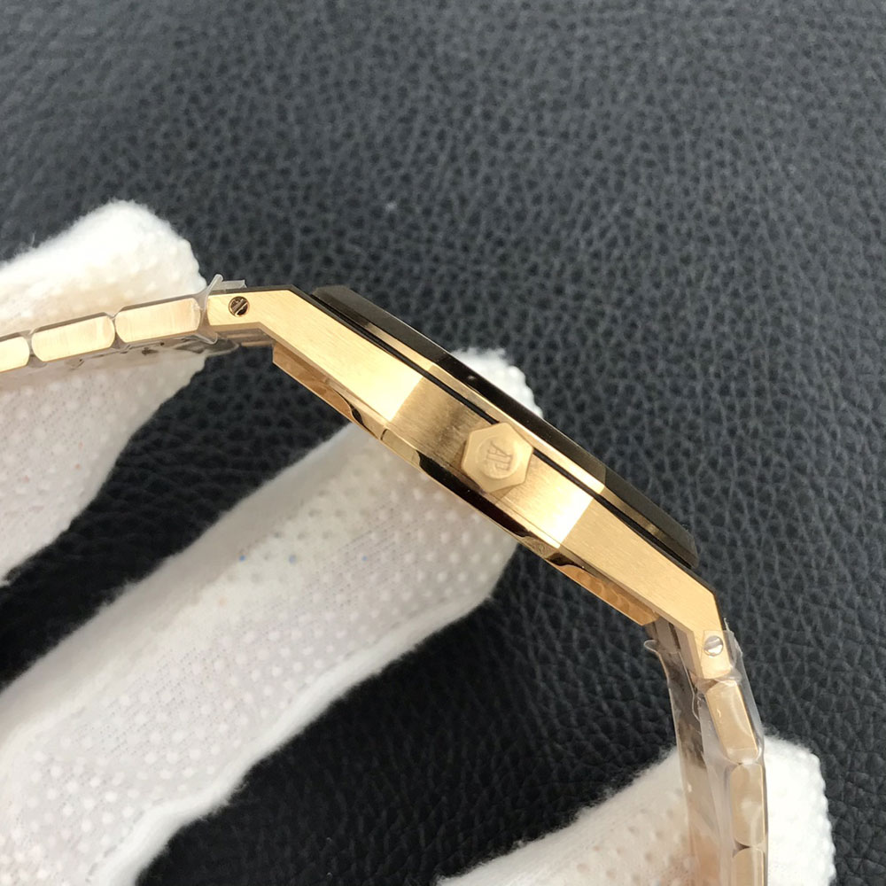 Audemars Piguet Royal Oak 15202OR.OO.1240OR.01 Watch: Image 3