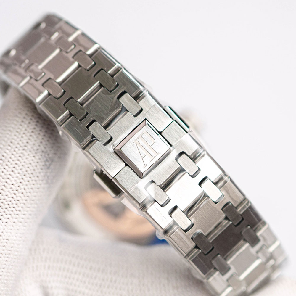 Audemars Piguet Royal Oak 15206PT.OO.1240PT.01 Watch: Image 4