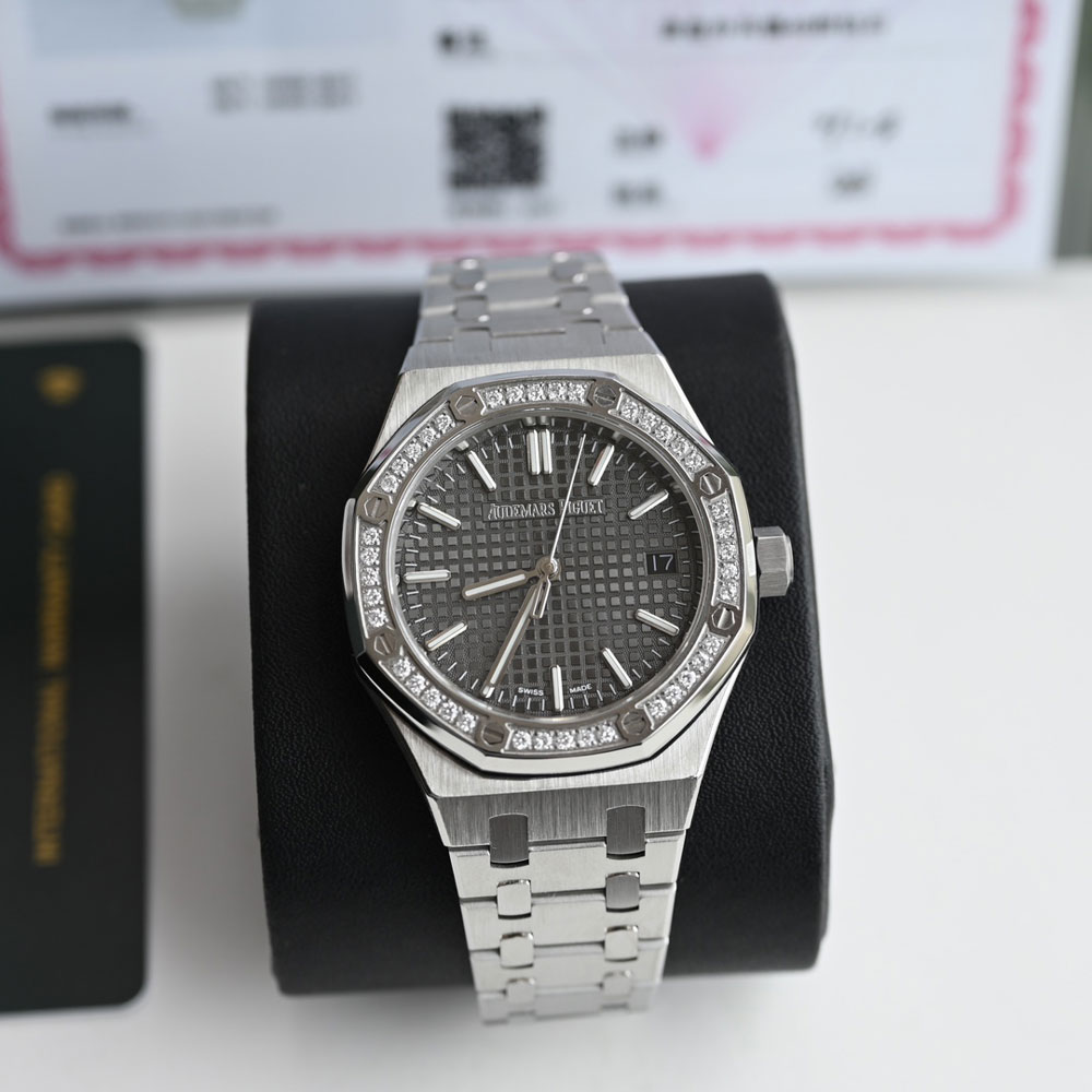 Audemars Piguet Royal Oak 15451ST.ZZ.1256ST.01 Watch: Image 1