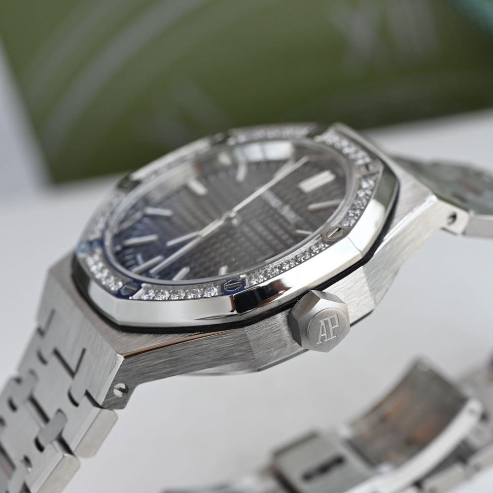 Audemars Piguet Royal Oak 15451ST.ZZ.1256ST.01 Watch: Image 2