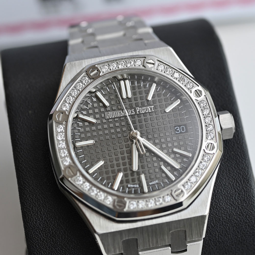 Audemars Piguet Royal Oak 15451ST.ZZ.1256ST.01 Watch: Image 3