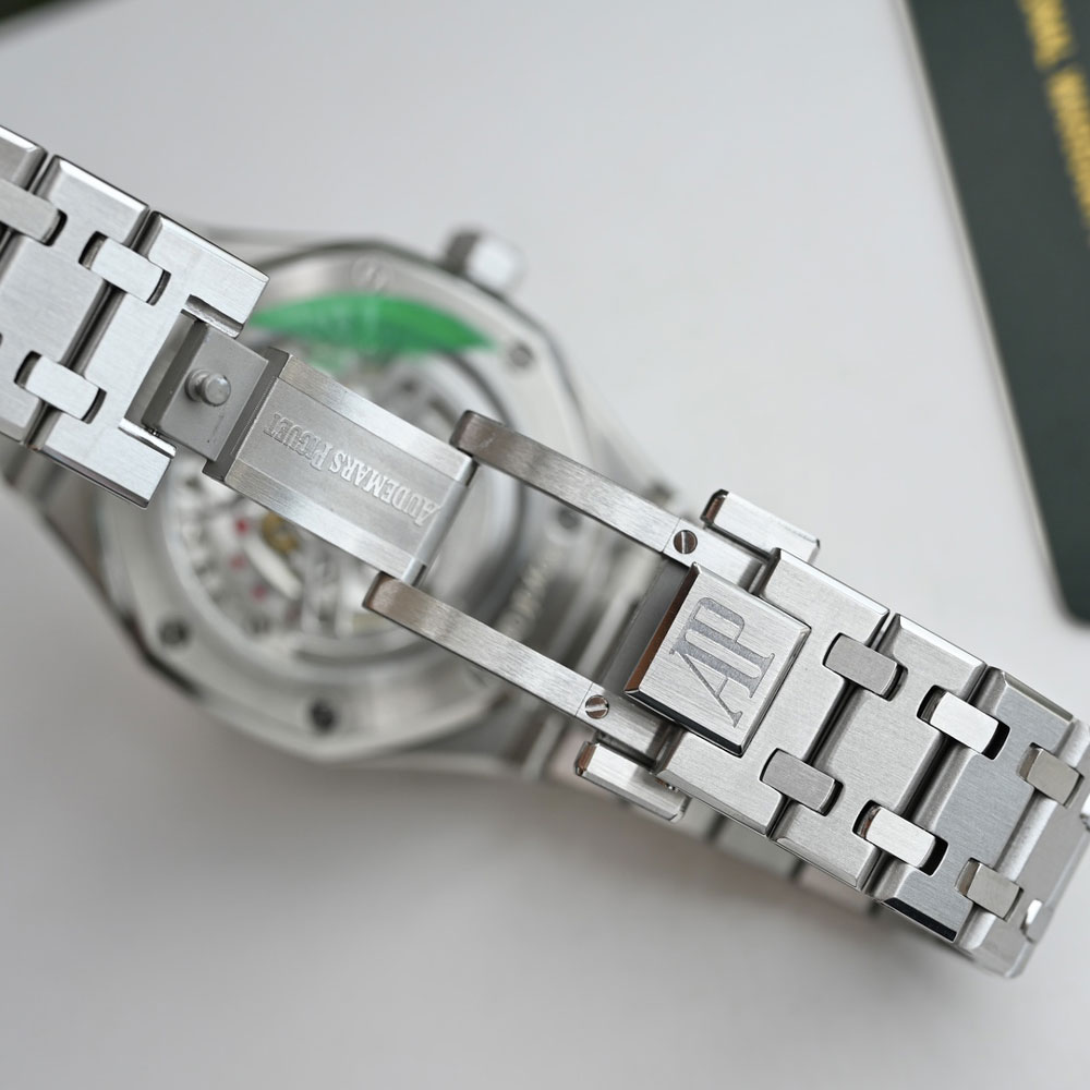 Audemars Piguet Royal Oak 15451ST.ZZ.1256ST.01 Watch: Image 4