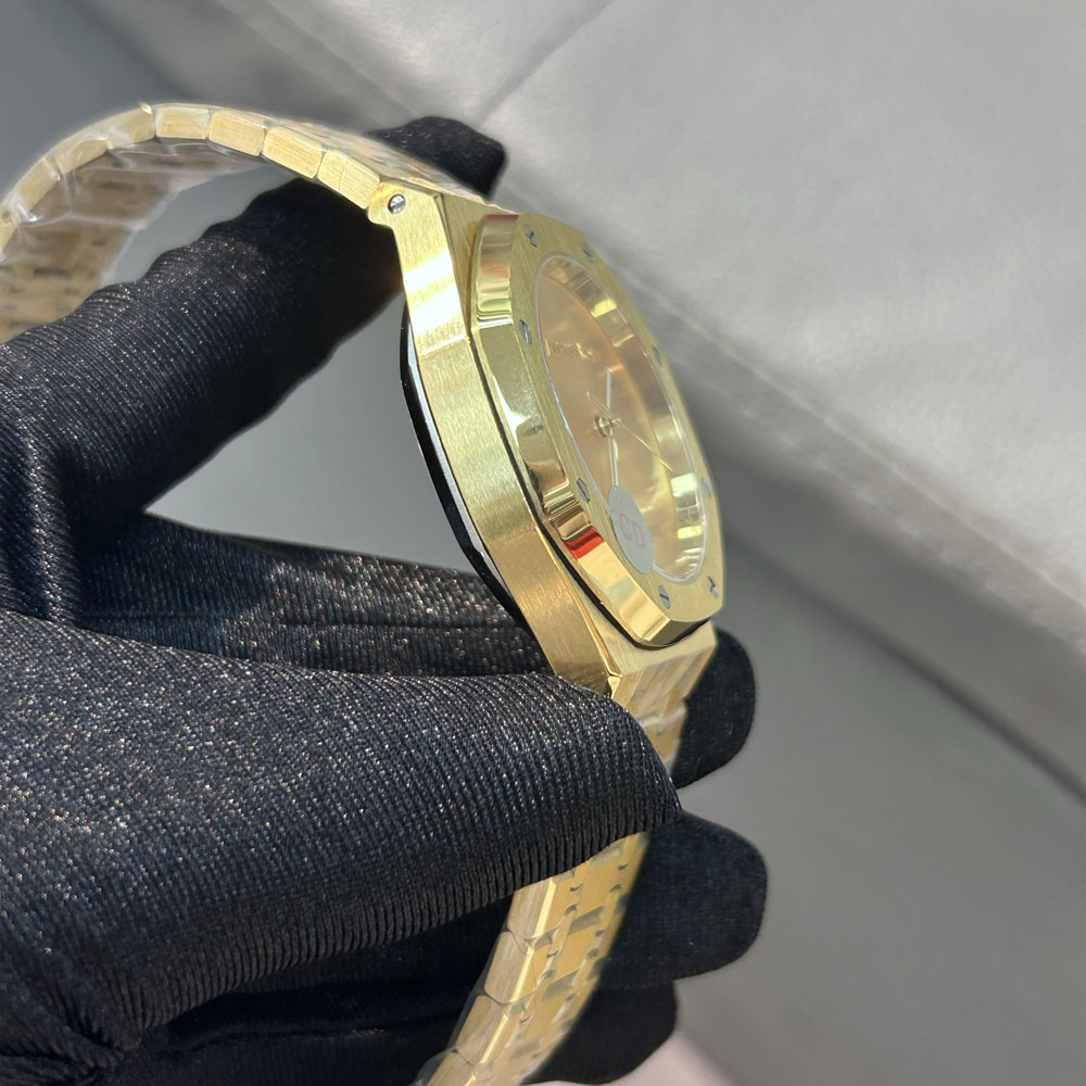 Audemars Piguet Royal Oak 15550BA.OO.1356BA.02 Watch: Image 4