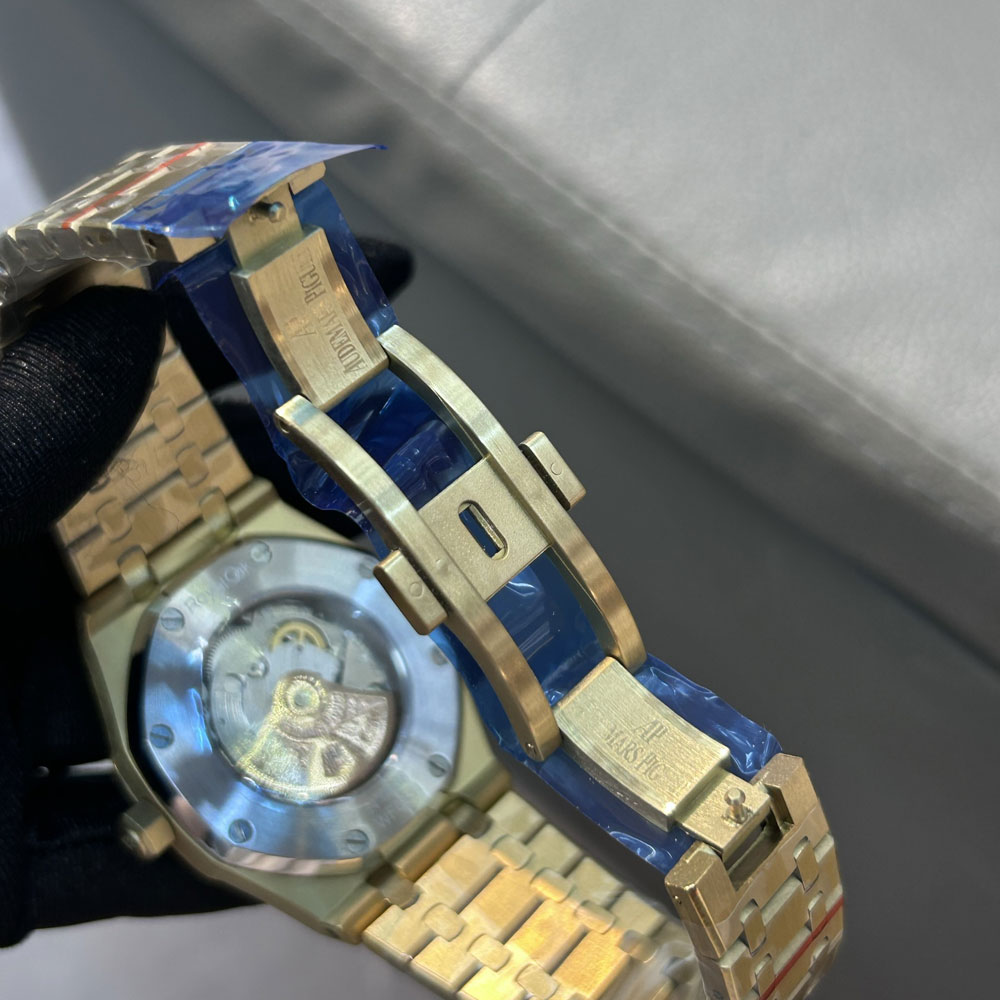 Audemars Piguet Royal Oak 15550BA.OO.1356BA.02 Watch: Image 5