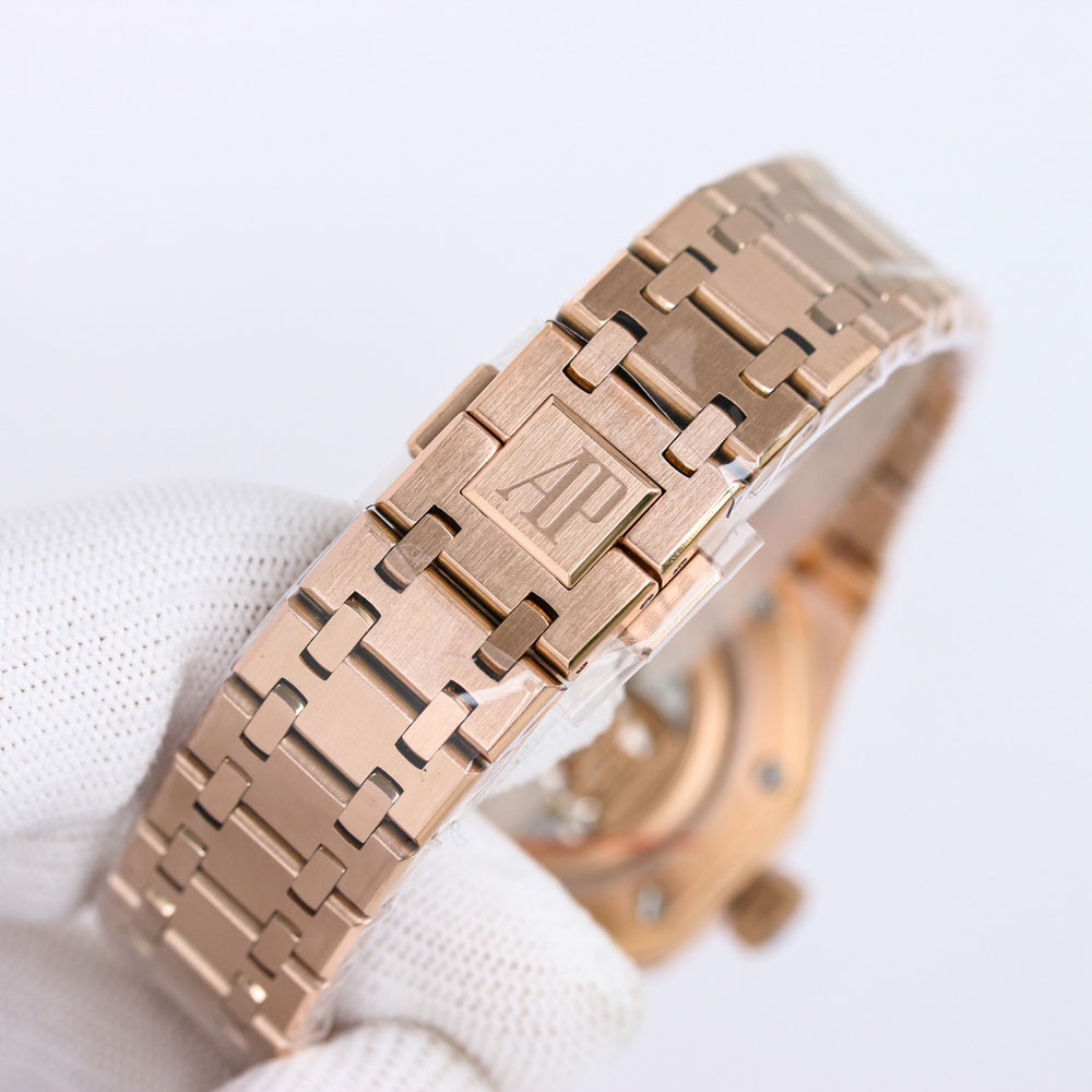 Audemars Piguet Royal Oak 15551OR.ZZ.1356OR.05 Watch: Image 4