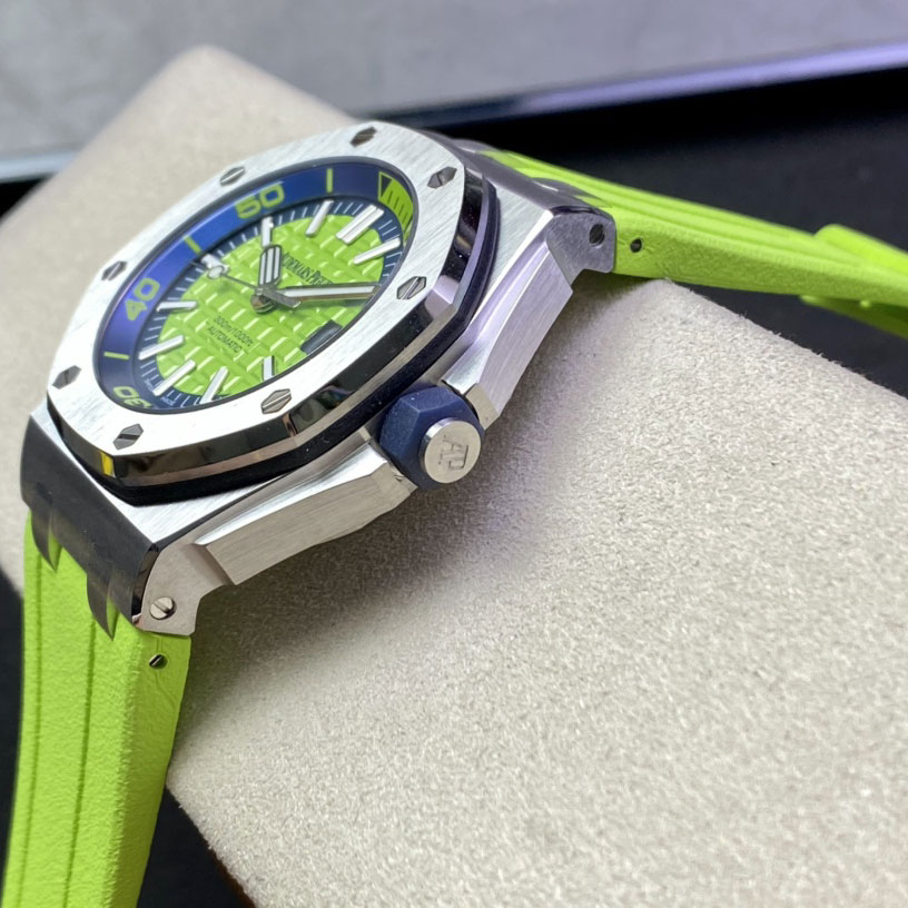 Audemars Piguet Royal Oak Offshore 15710ST.OO.A038CA.01 Watch: Image 2