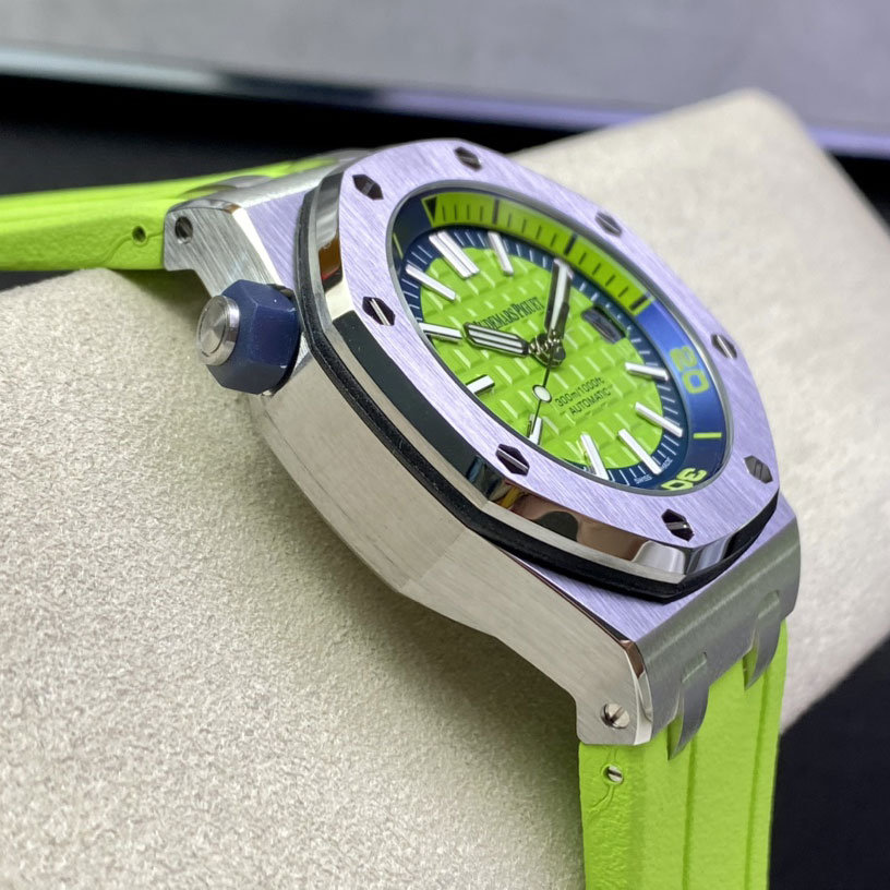 Audemars Piguet Royal Oak Offshore 15710ST.OO.A038CA.01 Watch: Image 3