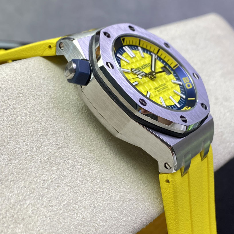 Audemars Piguet Royal Oak Offshore 15710ST.OO.A051CA.01 Watch: Image 2