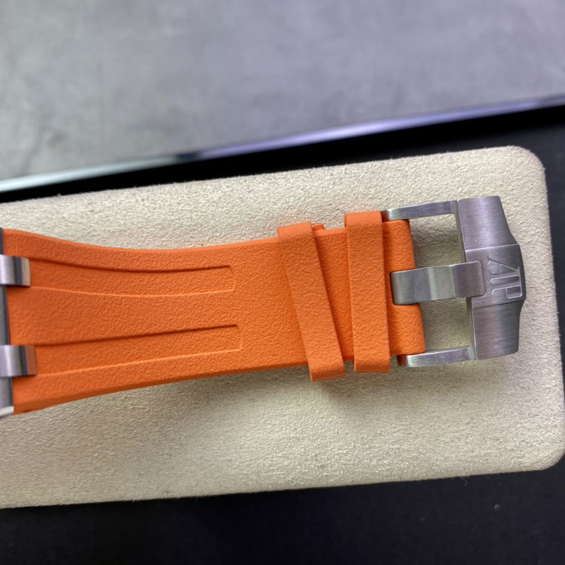 Audemars Piguet Royal Oak Offshore 15710ST.OO.A070CA.01 Watch: Image 5