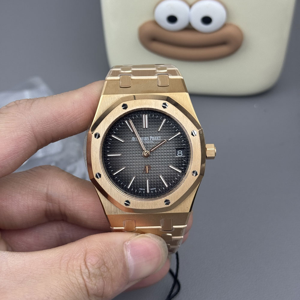 Audemars Piguet Royal Oak 16202OR.OO.1240OR.02 Watch: Image 1
