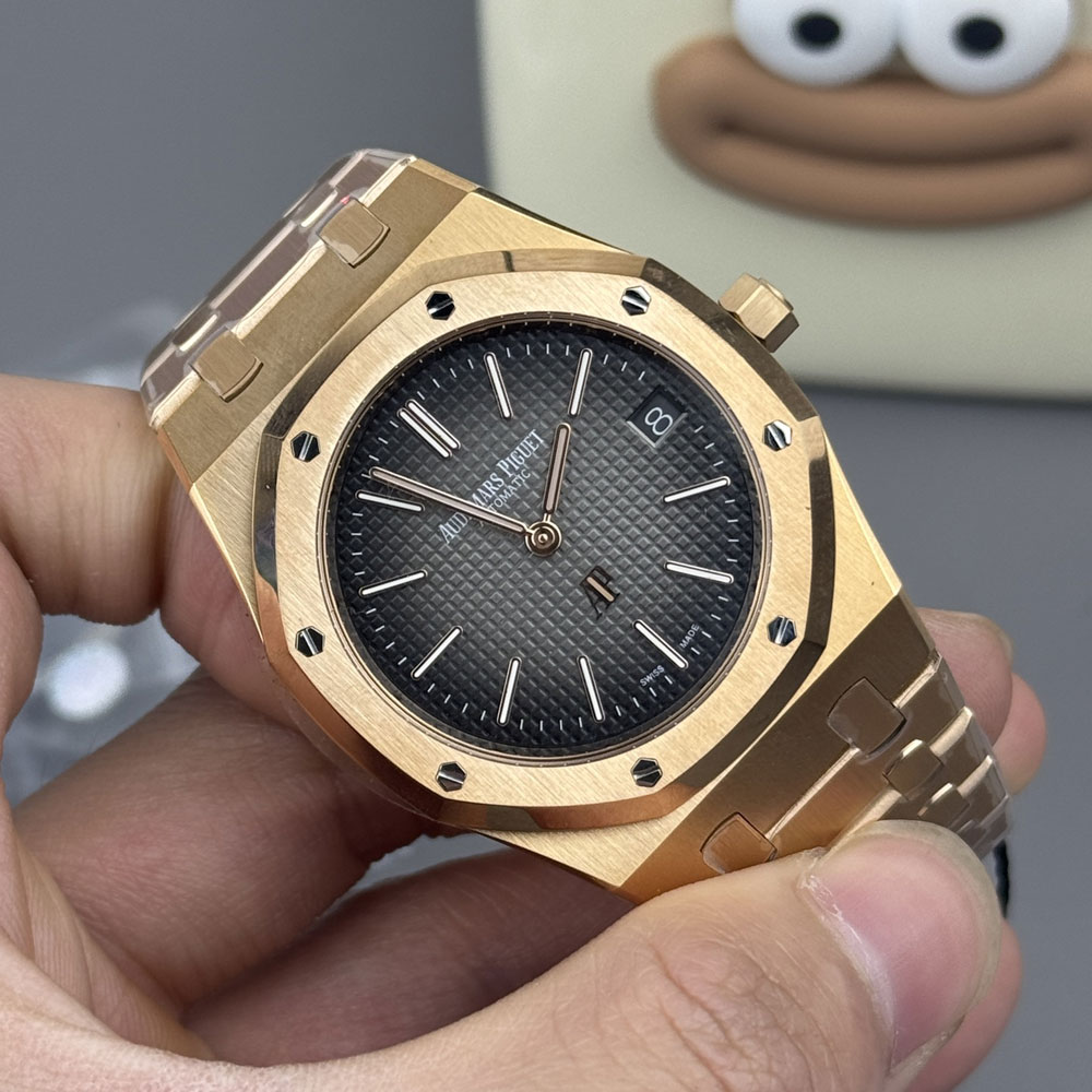 Audemars Piguet Royal Oak 16202OR.OO.1240OR.02 Watch: Image 2