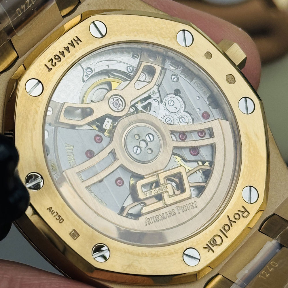 Audemars Piguet Royal Oak 16202OR.OO.1240OR.02 Watch: Image 4