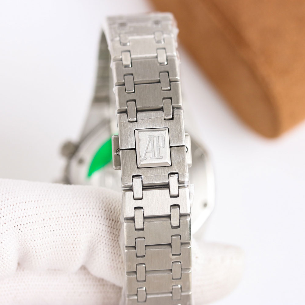 Audemars Piguet Royal Oak Offshore 26238BC.OO.2000BC.01 Watch: Image 5