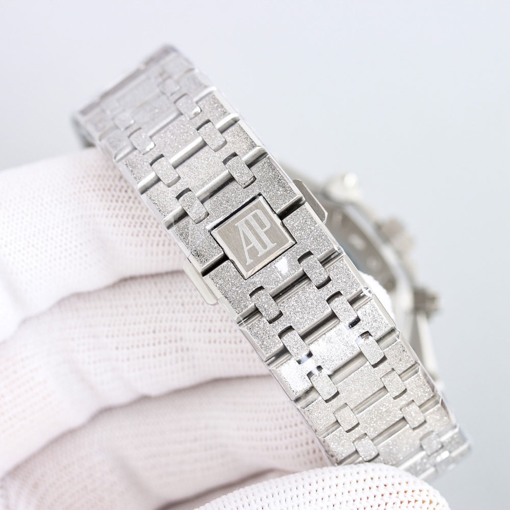 Audemars Piguet Royal Oak 26240BC.GG.1324BC.01 Watch: Image 5