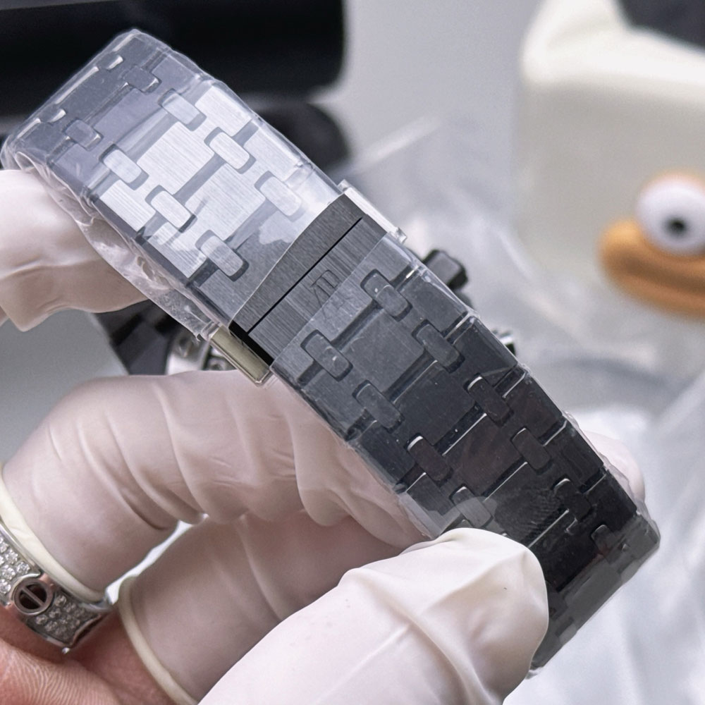 Audemars Piguet Royal Oak 26240CE.OO.1225CE.02 Watch: Image 5