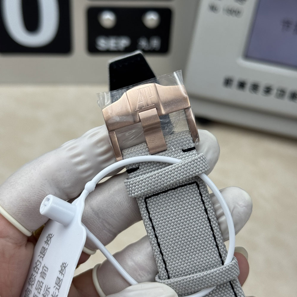 Audemars Piguet Royal Oak Offshore 26420OI.OO.A015VE.01 Watch: Image 5
