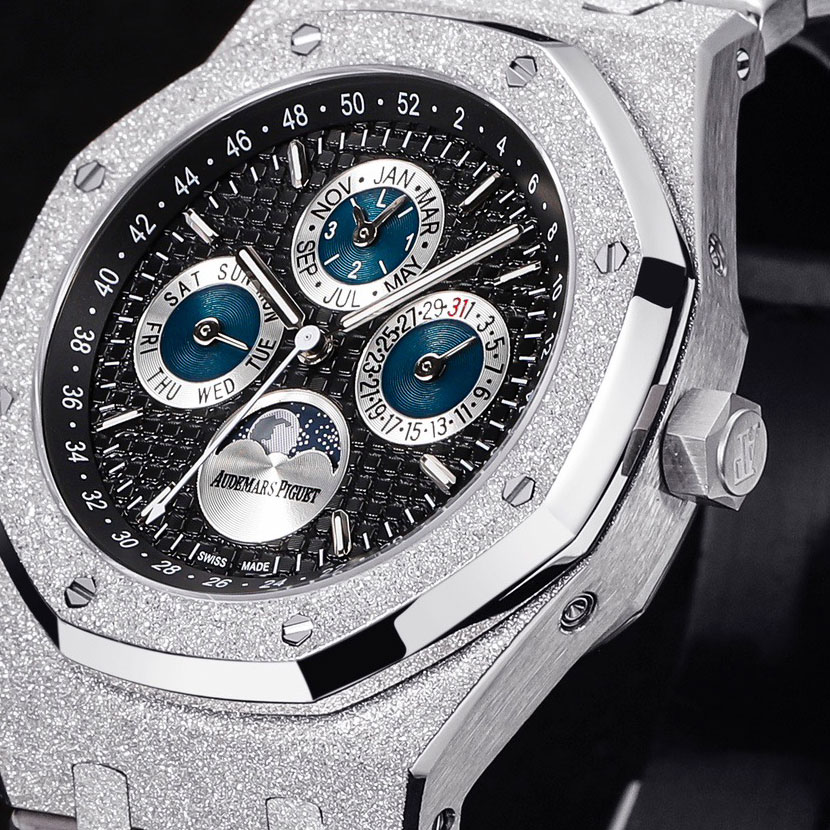 Audemars Piguet Royal Oak 26574BC.GG.1224BC.01 Watch: Image 2